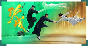 心理战术：扎金花中如何通过眼神和动作误导对手？（心理博弈：在扎金花中如何用眼神与肢体语言迷惑对手？）